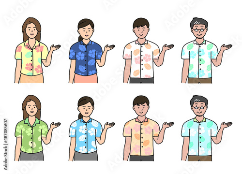 案内する沖縄のかりゆしウェアを着た男女