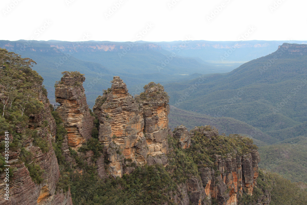 Three Sisters Hanging Rock at Blue Mountains (Australia)