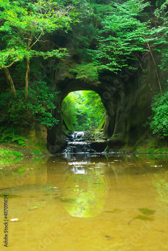 Fototapeta Naklejka Na Ścianę i Meble -  日本、千葉県、君津市、濃溝の滝、亀岩の洞窟