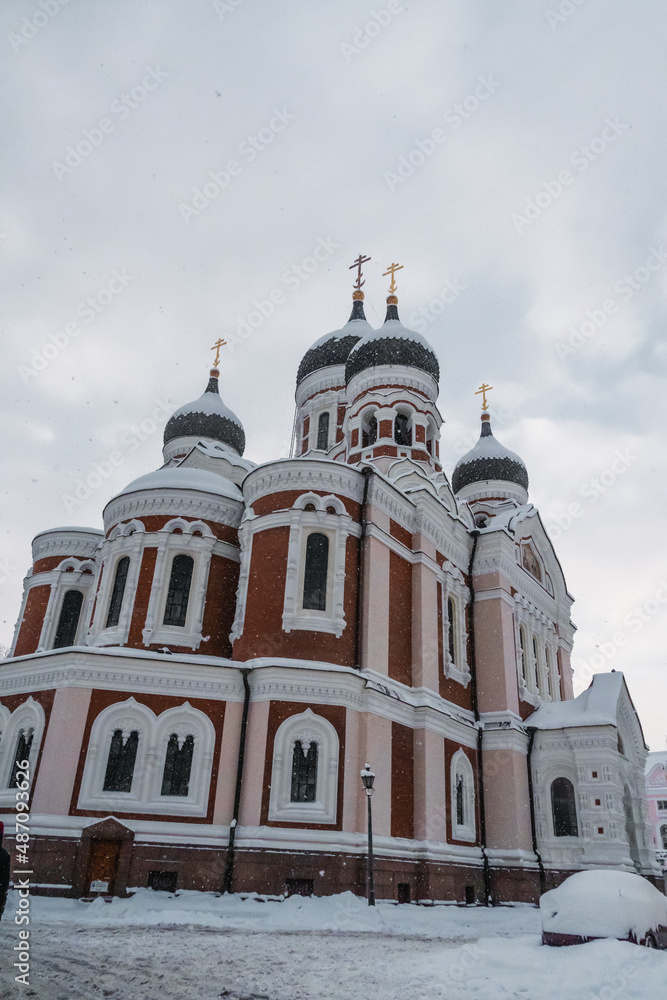High white-and-red church with domes. Church in the winter city (1163)
