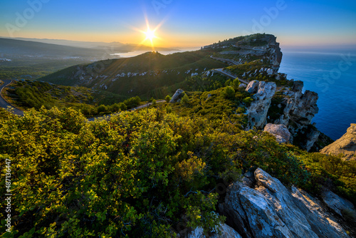Canvas Print Sunrise on the ridge road, Provence
