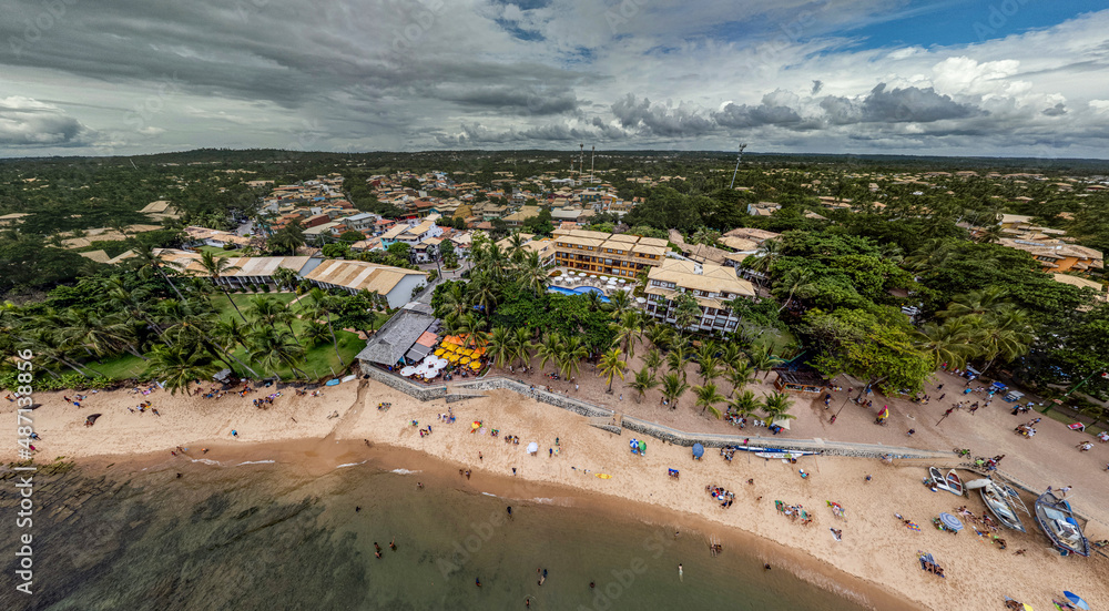 Imagem aérea da praia da Praia do Forte, município de Camaçari, Bahia, Brasil Imagem aérea da praia da Praia do Forte, município de Camaçari, Bahia, Brasil