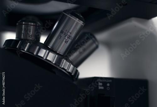 microscope lens switch