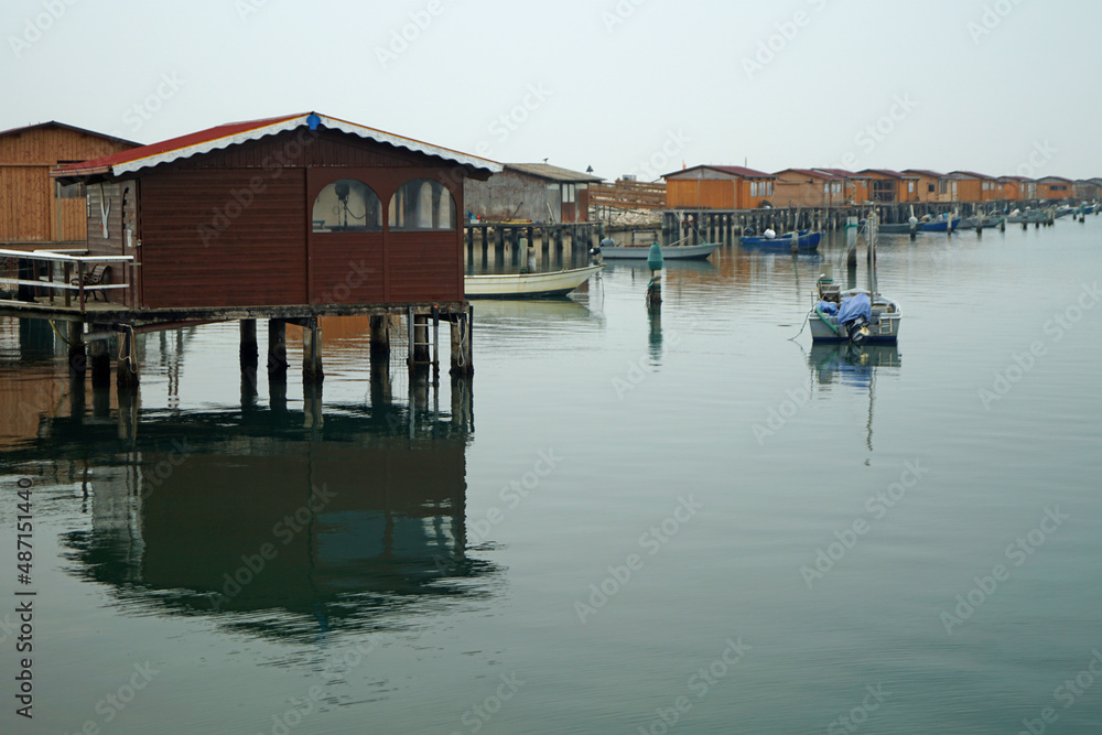 Casette dei pescatori di mitili da allevamento nei pressi di Chioggia Venezia Italia