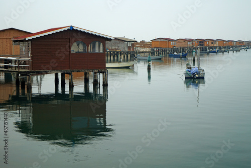 Casette dei pescatori di mitili da allevamento nei pressi di Chioggia Venezia Italia © Carlo