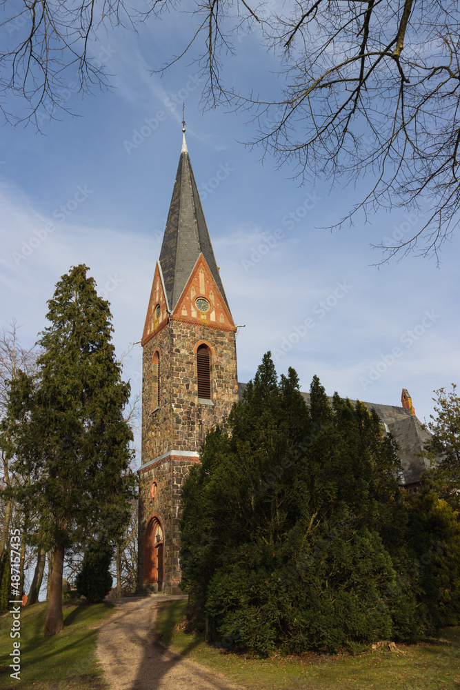 Feldsteinkirche Hansühn mit Friedhof, Ostholstein Feldsteinkirche Hansühn mit Friedhof, Ostholstein