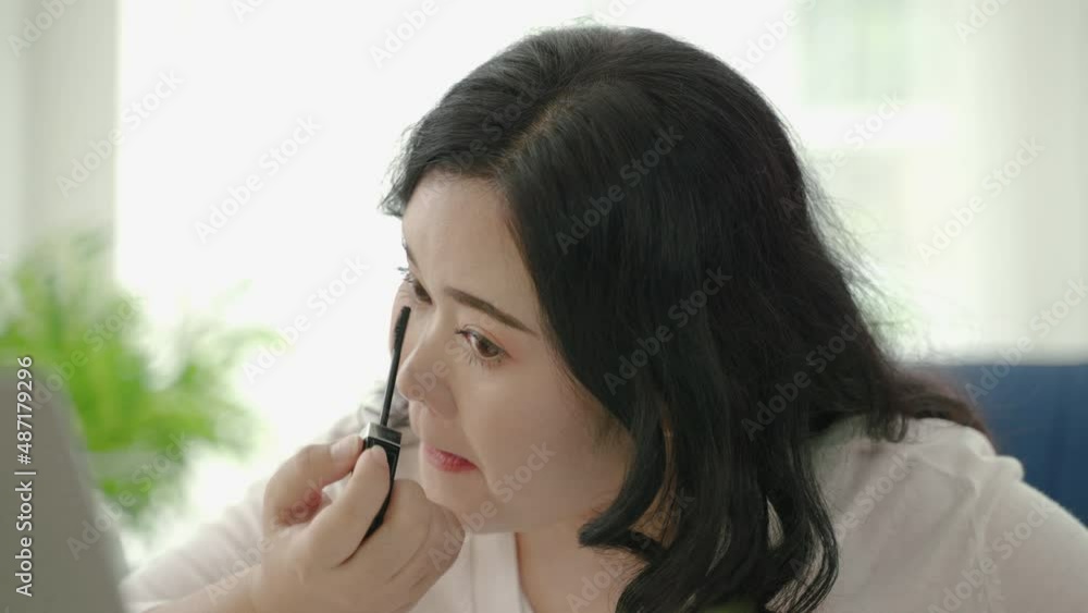 plus size Asian woman bloggers sitting are online to review cosmetic products via social media. concept of health and beauty
plus size Asian woman bloggers sitting are online to review cosmetic products via social media. concept of health and beauty