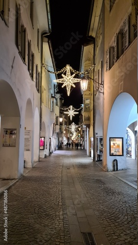 Obraz na płótnie street in the town country Merano w salonie