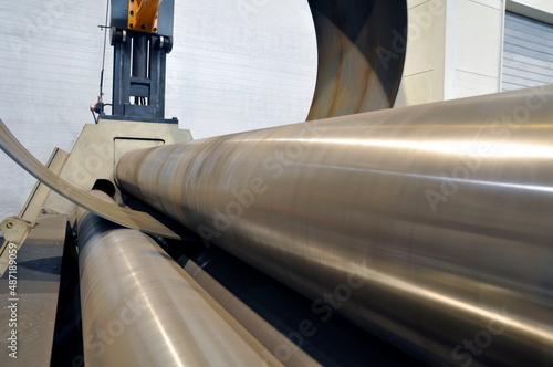 Obraz na plátně Sheet metal bending on an industrial roller machine.