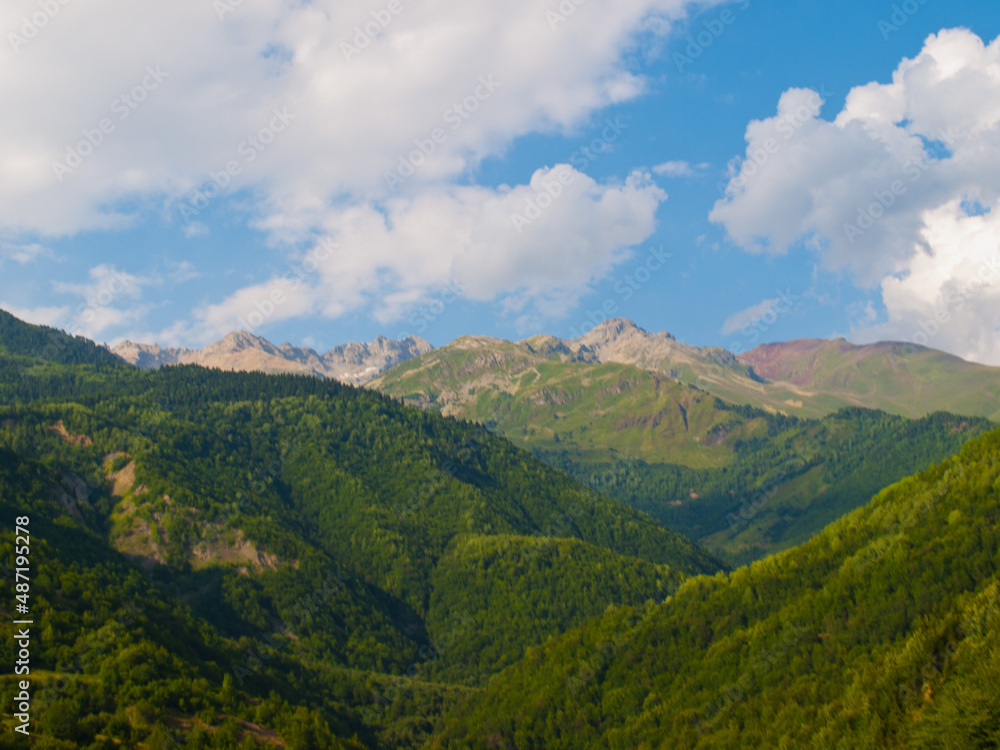 Fototapeta premium Saventi green mountains
