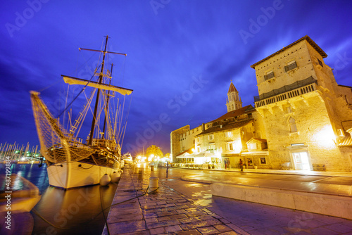 puerto, Trogir, costa dalmata, Croacia, europa photo