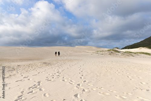 Dunas da praia Costao do Santinho em Santa Catarina 