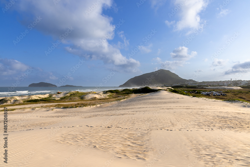 paisagem da praia do Costão do Santinho em Santa Catarina