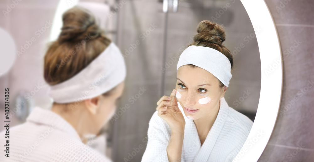 Fototapeta premium Applying the cream..Magic anti-aging cream.