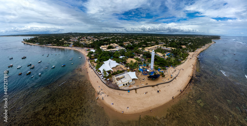 Fototapeta Naklejka Na Ścianę i Meble -  Imagem aérea da praia da Praia do Forte, município de Camaçari, Bahia, Brasil
