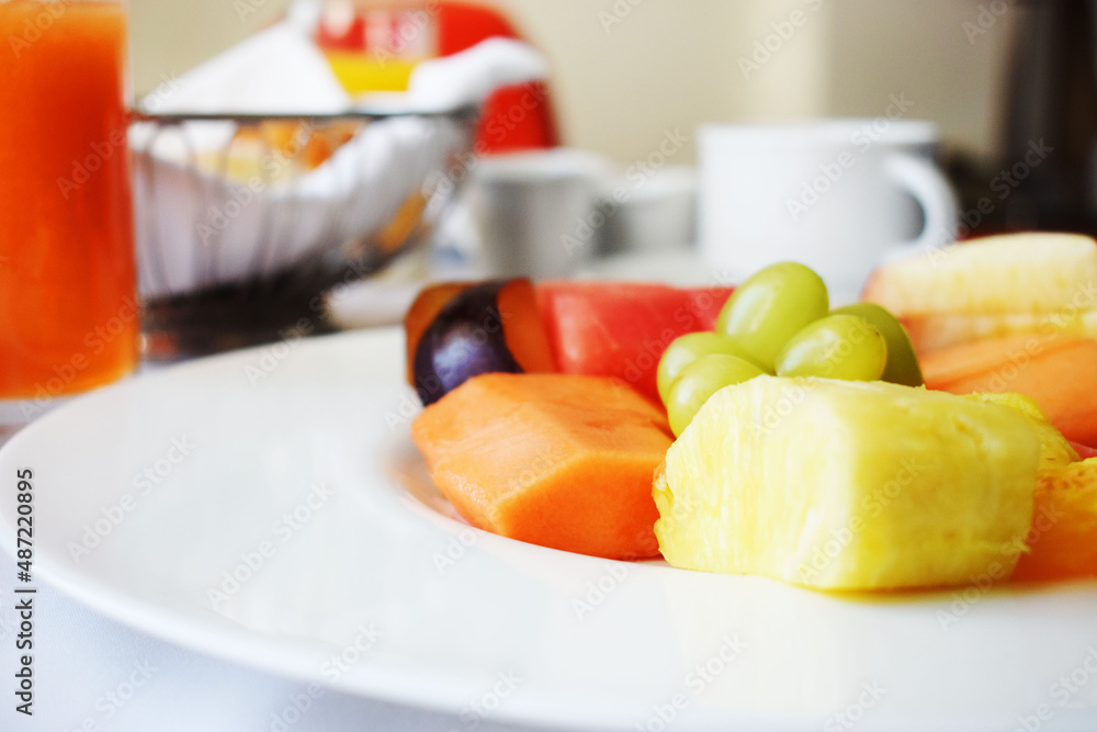 Desayuno saludable de frutas frescas. Desayuno continental. Desayuno saludable de frutas frescas. Desayuno continental.