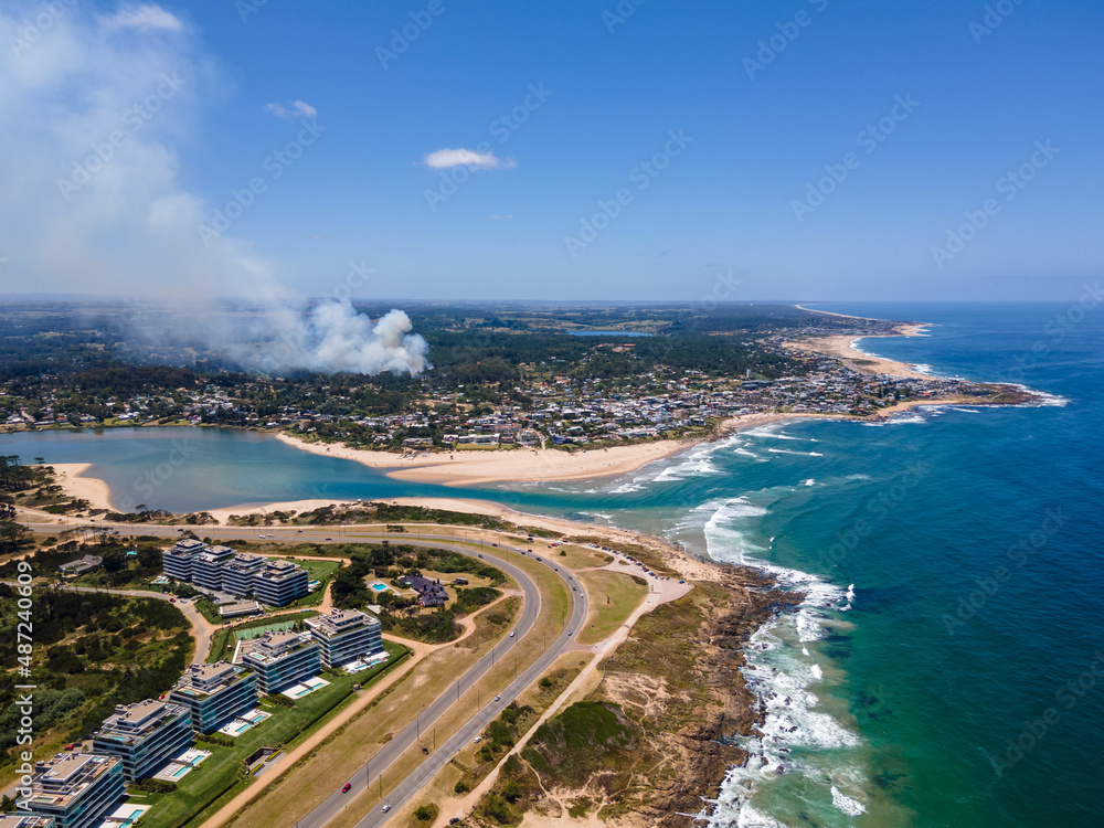 Vista aerea de La Barra e incendio en Uruguay