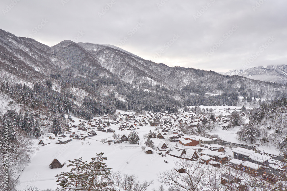 早朝の白川郷