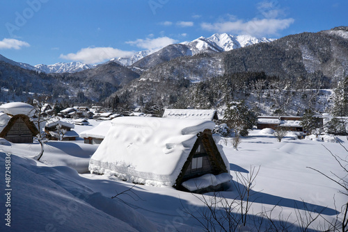 雪景色の白川郷