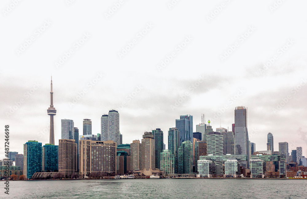 Fototapeta premium Downtown Toronto Skyline with CN Tower at dusk