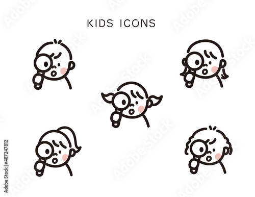 虫眼鏡を持つ子ども