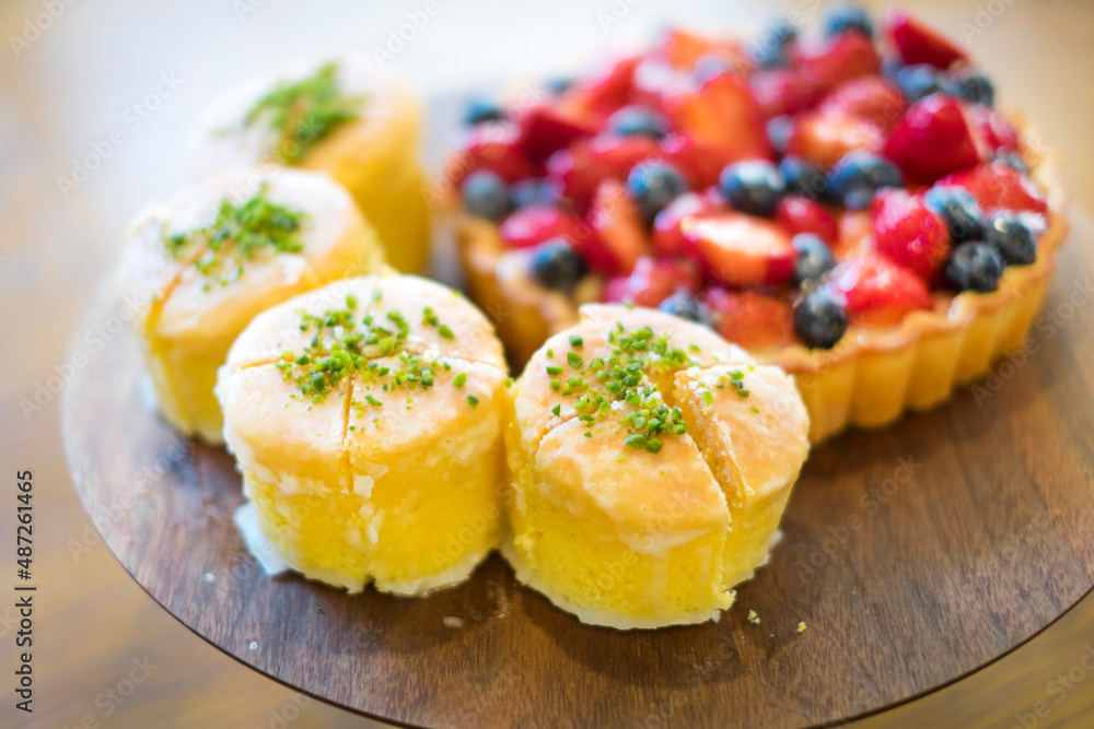 レモンケーキと苺のタルト レモンケーキと苺のタルト