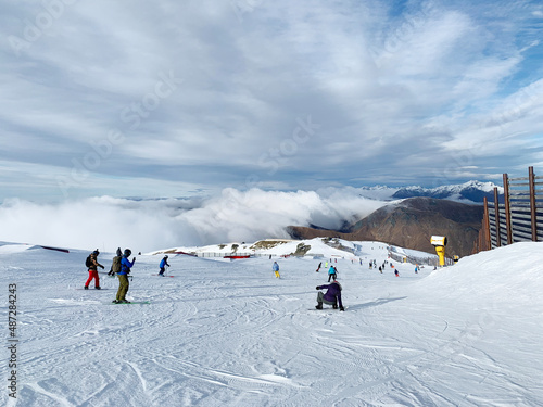 뉴질랜드 퀸즈타운 카드로나(Cardrona) 스키장, 스키 리프트와 스키어, 스노우보더 / Cardrona Queenstown, New Zealand ski resort, skiers, snowboarders and ski lift. photo