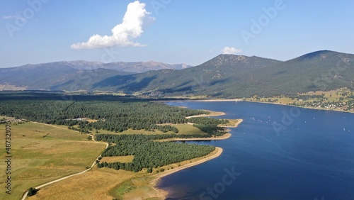 survol d'un lac de montagne matemale et des forets dans les Pyrénées-Orientales, sud de la France, parc naturel des Bouillouses	 photo