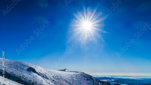 Fototapeta Naklejka Na Ścianę i Meble -  bright sun in the blue sky
