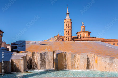 Fototapeta La Fuente del Hispanidad, the Spanish Fountain at Plaza del Pilar in Zaragoza, S