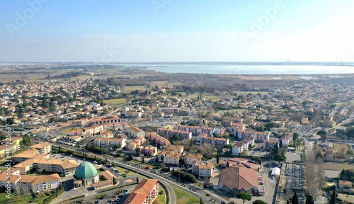 vue aérienne de Montpellier, Lattes et Mauguio dans le sud de la France en Occitanie © Lotharingia