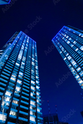 Night view of high-rise condominiums in Tokyo  Japan_17