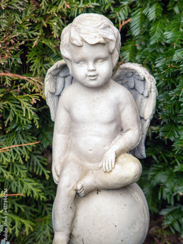 Engel auf Friedhof  Trauer  Grabschmuck