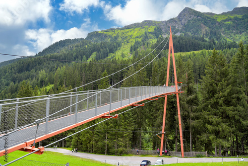 Die Golden Gate Brücke der Alpen bei Saalbach Hinterglemm in Österreich