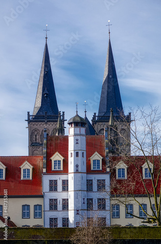 Historische Häuser und Dom in Xanten