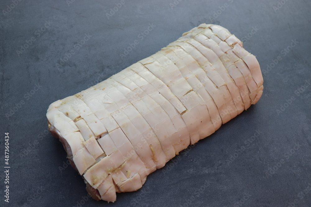 Spanferkelrücken mariniert. Spanferkel Krustenbraten. Spanferkelrücken mariniert. Spanferkel Krustenbraten.
