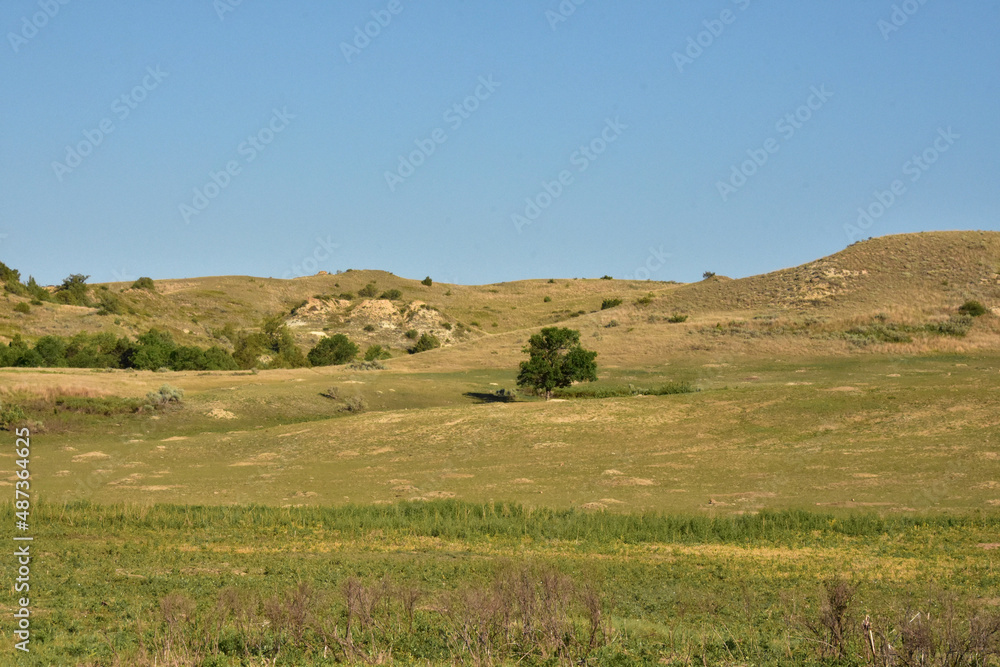 Stunning Midwest Landscape with Hills and Plains