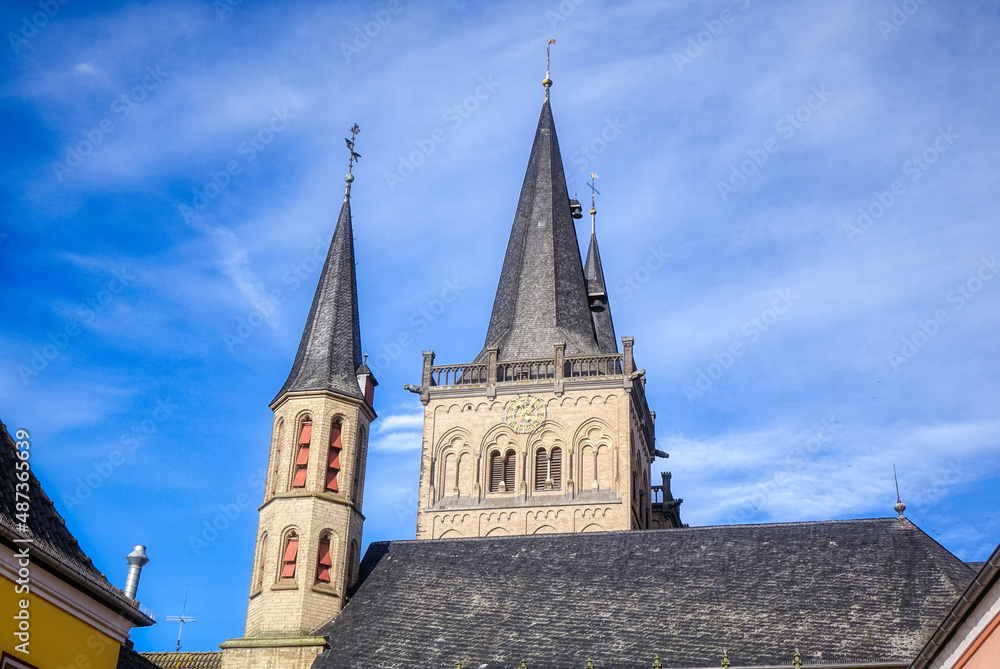Türme des historischen Doms in Xanten Türme des historischen Doms in Xanten