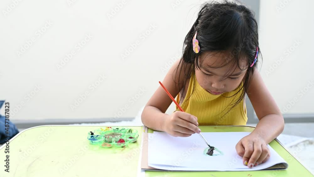 Asian girls having fun painting and painting at home. Asian girls having fun painting and painting at home.