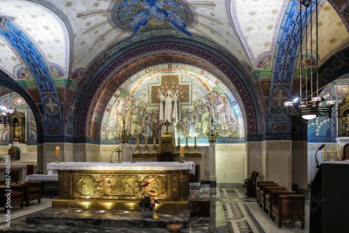 Bilde på lerret Lisieux, France - September 7, 2016: Inside the Basilica of Saint Therese of Lisieux