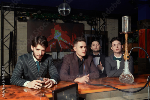 Fotografie party in hookah bar
