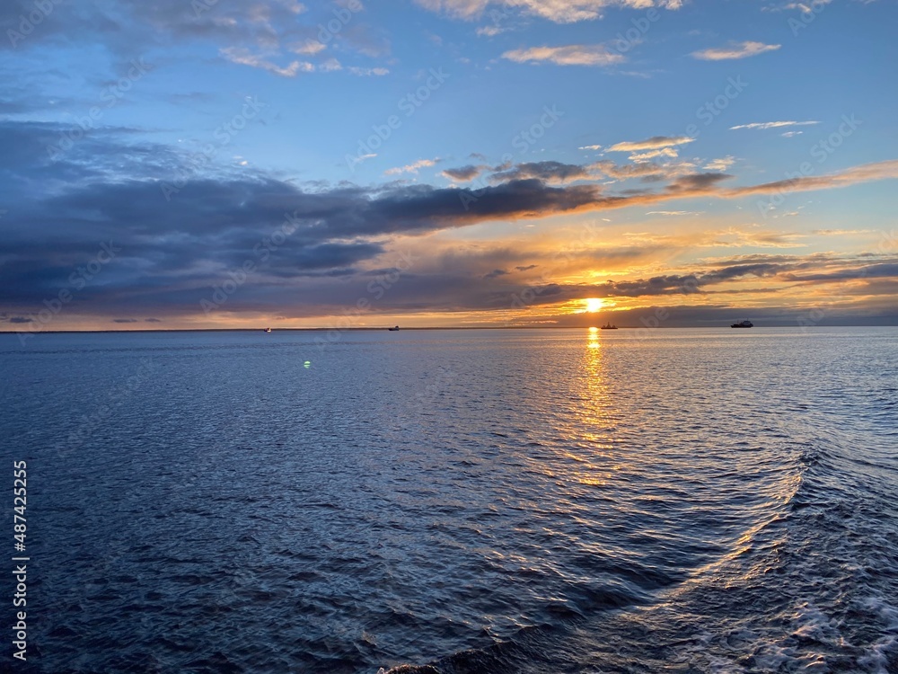 Obraz premium sunset over the sea