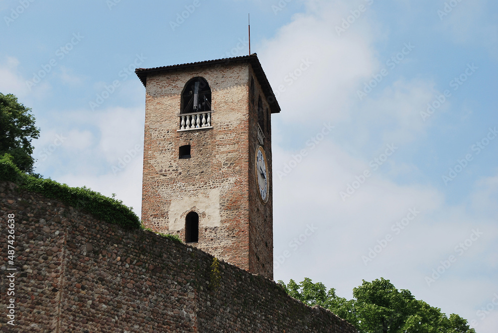 Il castello di Volta Mantovana in provincia di Mantova, Lombardia, Italia. Il castello di Volta Mantovana in provincia di Mantova, Lombardia, Italia.
