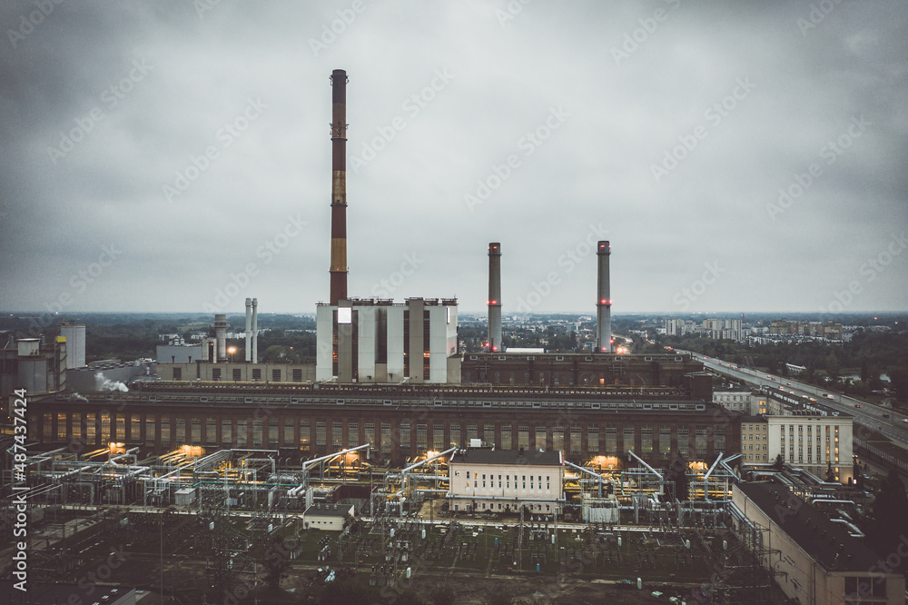 Obraz premium Factory aerial view under dark cloudy sky