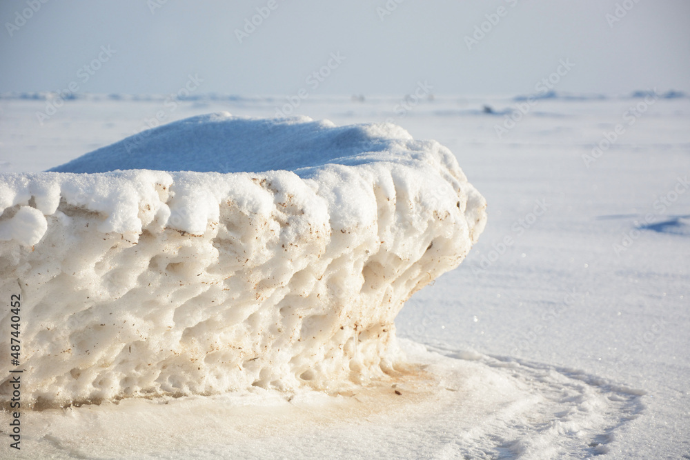 Φωτογραφία Ice hummocks on the coast of the Gulf of Finland in the spring (winter) season