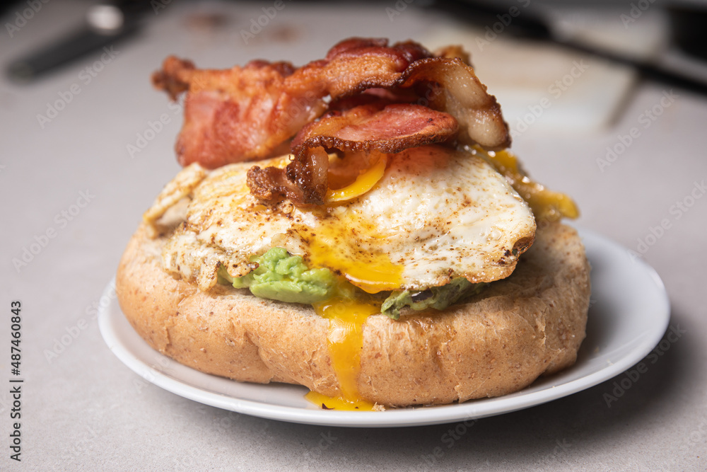 avocado toast with egg and bacon 