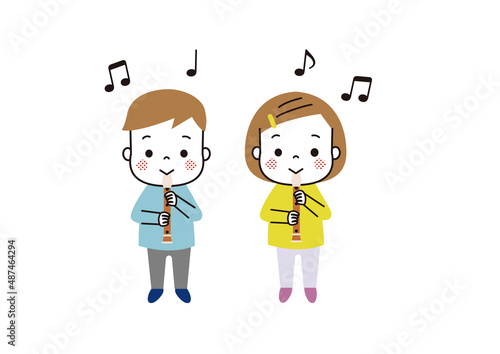 リコーダーを吹く男の子と女の子