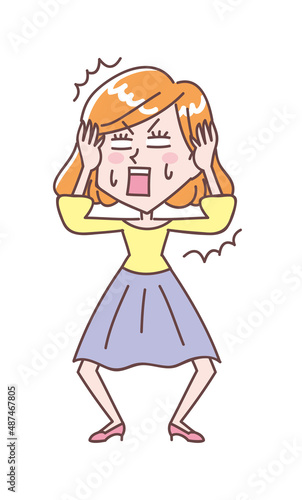 頭を抱えてショックを受ける若い女性