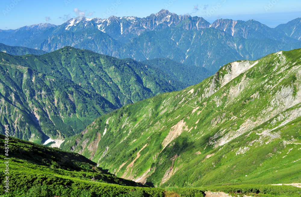 Naklejka premium 北アルプスの後立山連峰（唐松岳）から見た立山連峰（剱岳）の写真