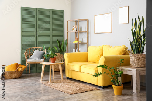 Fototapeta kuchenna Interior of modern living room with yellow sofa, coffee  tables and houseplants - kawa, rośliny pokojowe, wnętrza, fototapety |  Foteks